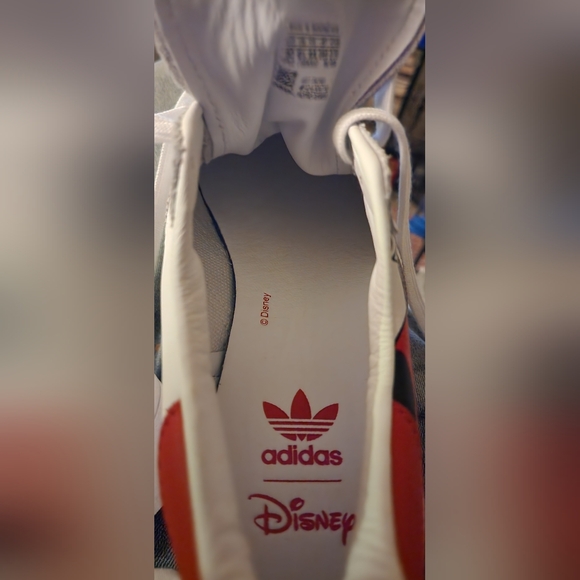 New Mickie mouse ๐ shoes - Picture 2 of 10